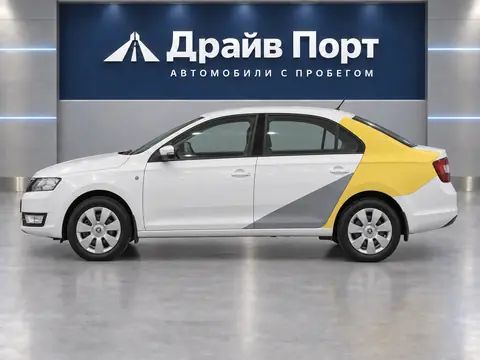 Skoda Rapid 2015, вид сбоку