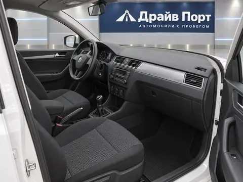 Skoda Rapid 2015, салон