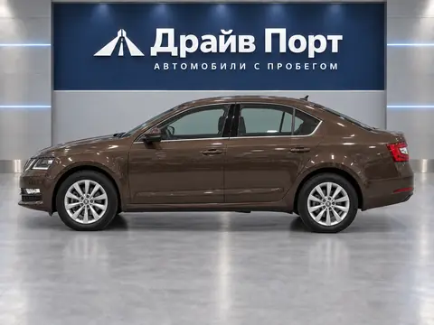 Skoda Octavia 2020, вид сбоку