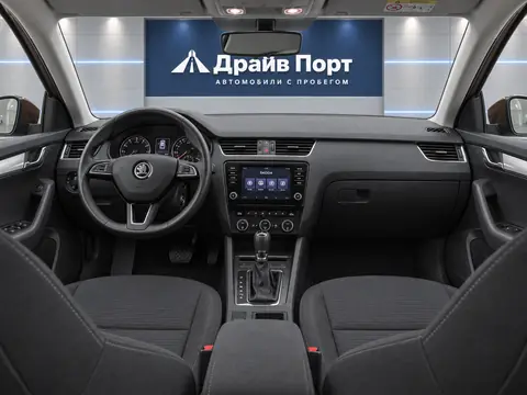 Skoda Octavia 2020, панель приборов