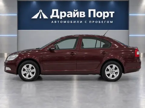 Skoda Octavia 2011, вид сбоку