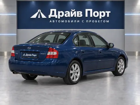 Subaru Legacy 2004, вид сзади