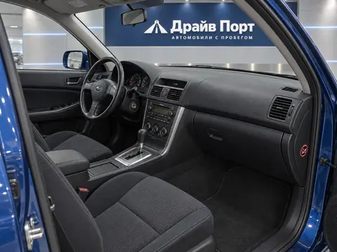 Subaru Legacy 2004, салон