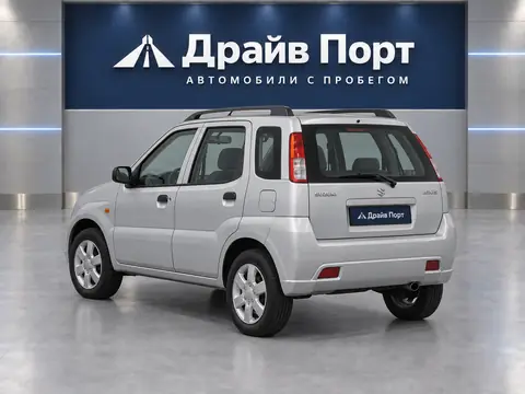 Suzuki Ignis 2003, вид сзади