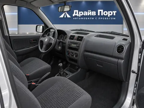 Suzuki Ignis 2003, салон