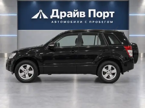 Suzuki Grand Vitara 2010, вид сбоку