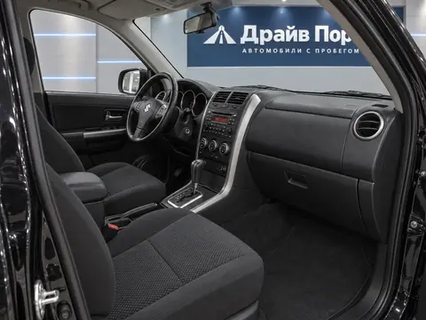 Suzuki Grand Vitara 2010, салон