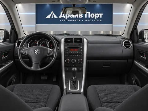 Suzuki Grand Vitara 2010, панель приборов
