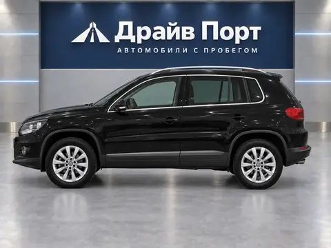 Volkswagen Tiguan 2015, вид сбоку