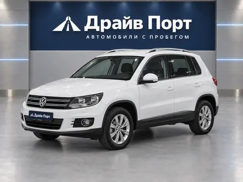 Volkswagen Tiguan 2012, вид спереди