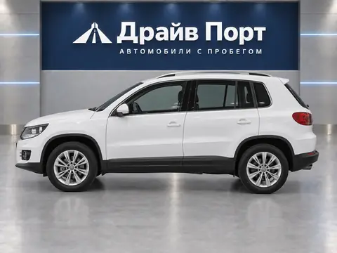 Volkswagen Tiguan 2012, вид сбоку