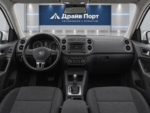 Volkswagen Tiguan 2012, панель приборов
