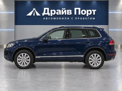 Volkswagen Touareg 2012, вид сбоку