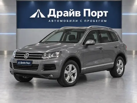 Volkswagen Touareg 2010, вид спереди