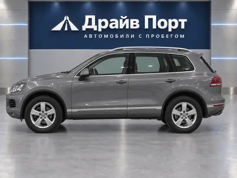 Volkswagen Touareg 2010, вид сбоку