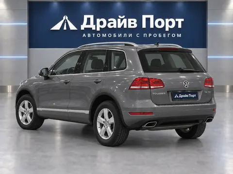 Volkswagen Touareg 2010, вид сзади
