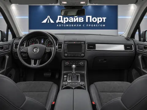 Volkswagen Touareg 2010, панель приборов