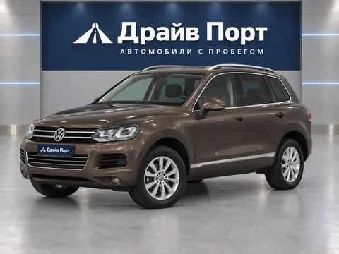 Volkswagen Touareg 2011, вид спереди