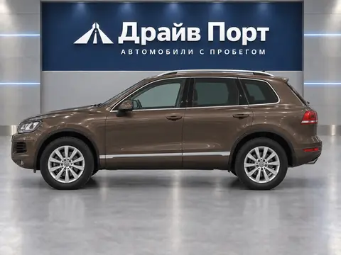 Volkswagen Touareg 2011, вид сбоку