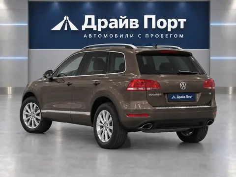 Volkswagen Touareg 2011, вид сзади