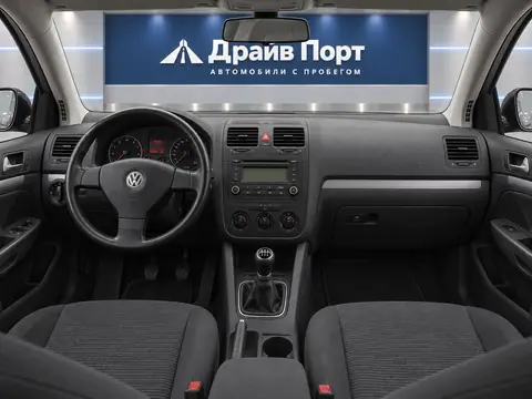 Volkswagen Jetta 2006, панель приборов