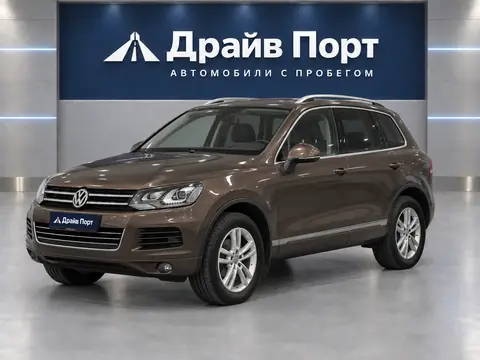 Volkswagen Touareg 2011, вид спереди