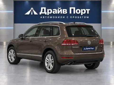 Volkswagen Touareg 2011, вид сзади