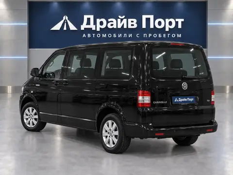 Volkswagen Caravelle 2012, вид сзади