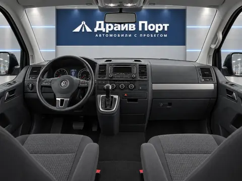 Volkswagen Caravelle 2012, панель приборов