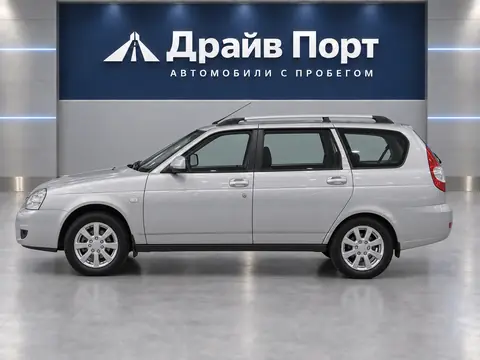 Lada Priora 2010, вид сбоку