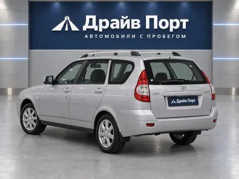 Lada Priora 2010, вид сзади