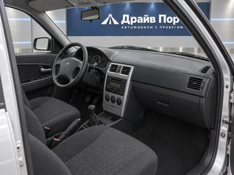 Lada Priora 2010, салон