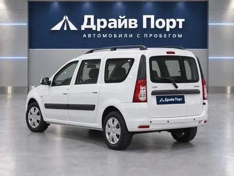 Lada Largus 2016, вид сзади