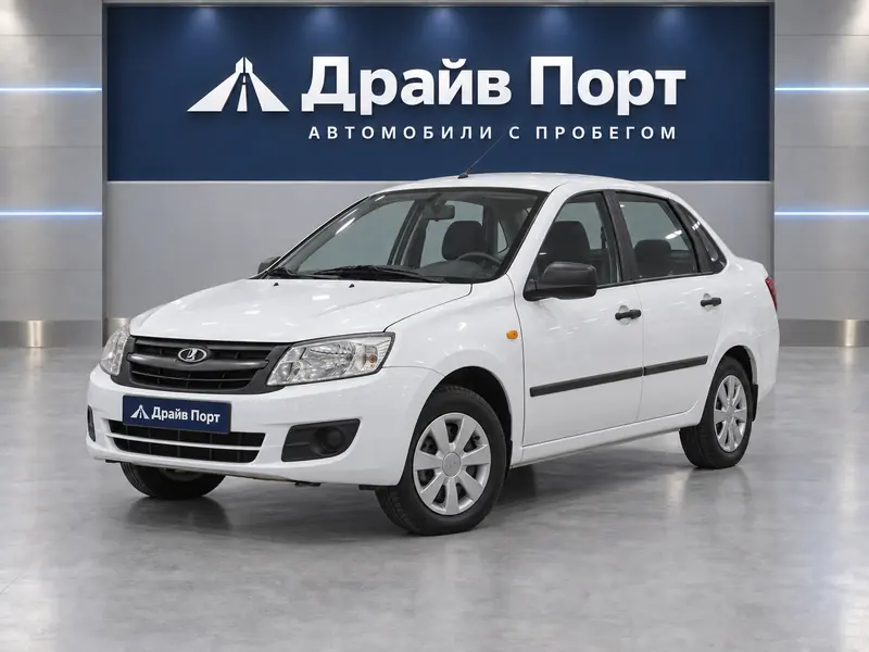 Lada Granta 2012 — с пробегом, седан, белый, вид спереди