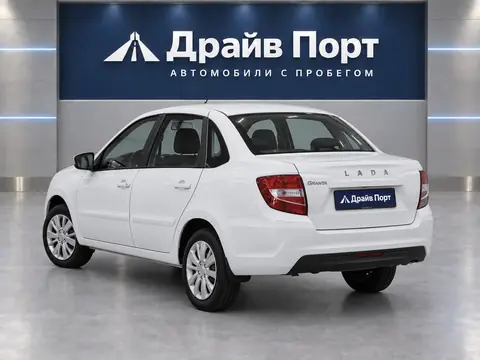 Lada Granta 2024, вид сзади