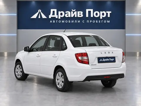 Lada Granta 2024, вид сзади