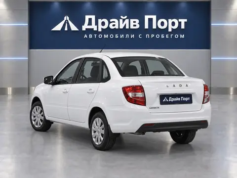 Lada Granta 2024, вид сзади