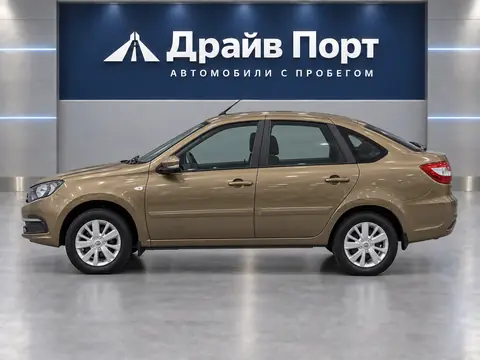Lada Granta 2019, вид сбоку