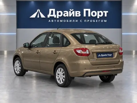 Lada Granta 2019, вид сзади