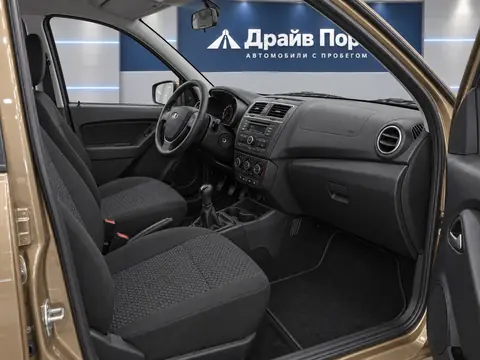 Lada Granta 2019, салон
