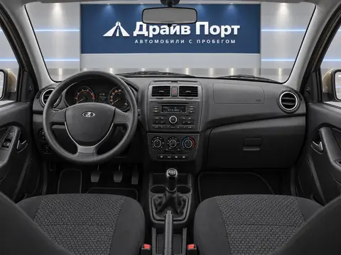 Lada Granta 2019, панель приборов