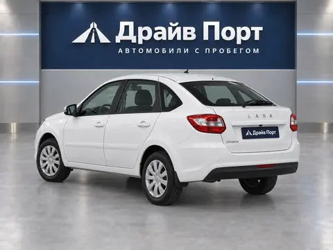 Lada Granta 2026, вид сзади