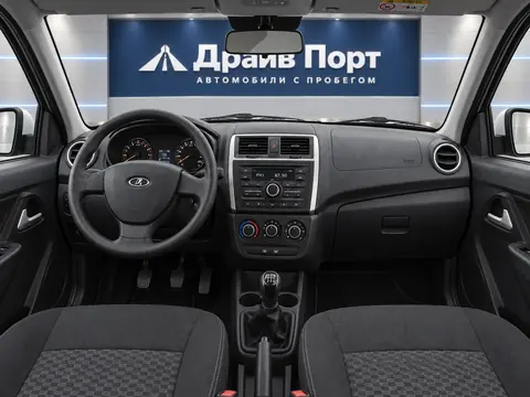 Lada Granta 2026, панель приборов