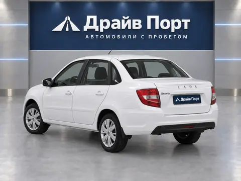 Lada Granta 2024, вид сзади