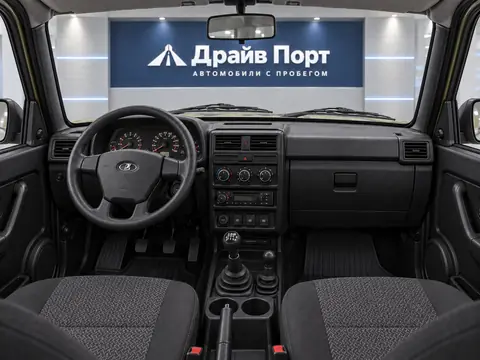 Lada 4x4 Бронто 2017, панель приборов