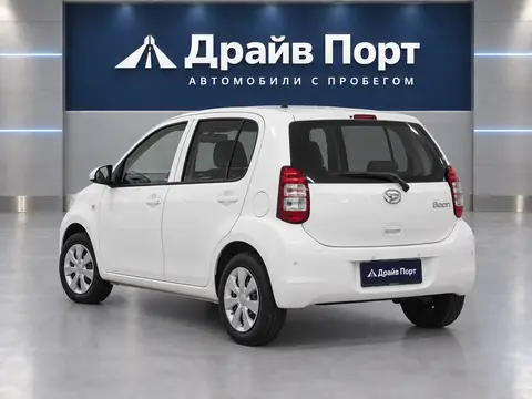 Daihatsu Boon 2014, вид сзади